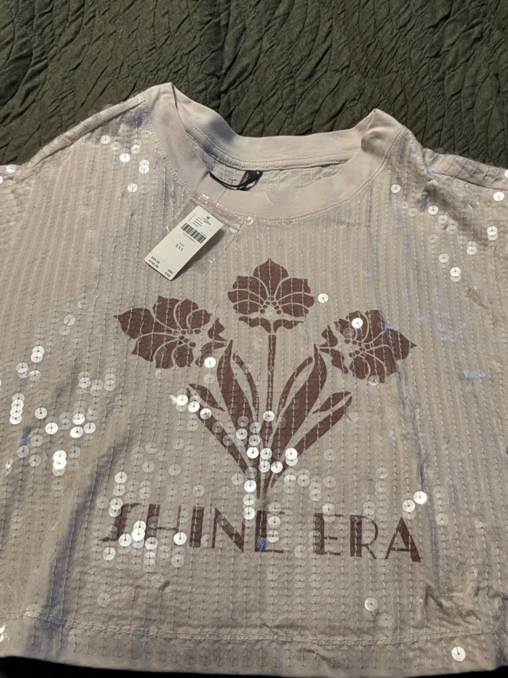 Shimmery sequin graphic tee, pearl color